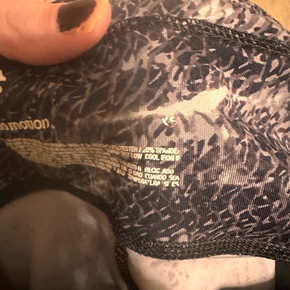 All Motion High Waist Compression Biker Shorts XS Gray Print - Picture 7 of 7